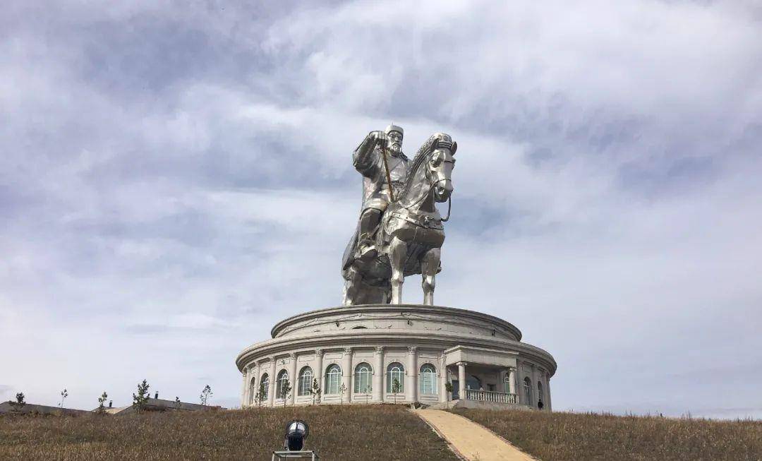 一个战争狂人的暴毙