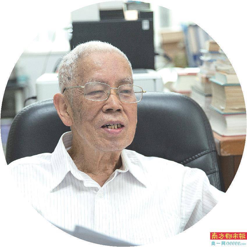 花十六年编纂《汉法大词典》87岁仍坚持步行上班