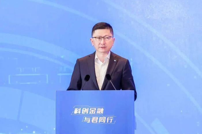贺青辞去国泰君安证券董事长职务，走马上任上海国资委主任