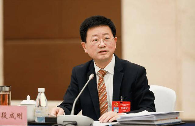 重庆：坚决拥护党中央决定，深刻汲取教训