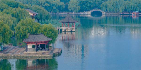 秋色满城 历下有约丨雨润泉城，双节同庆，天下第一泉邀您共赏烟雨诗画