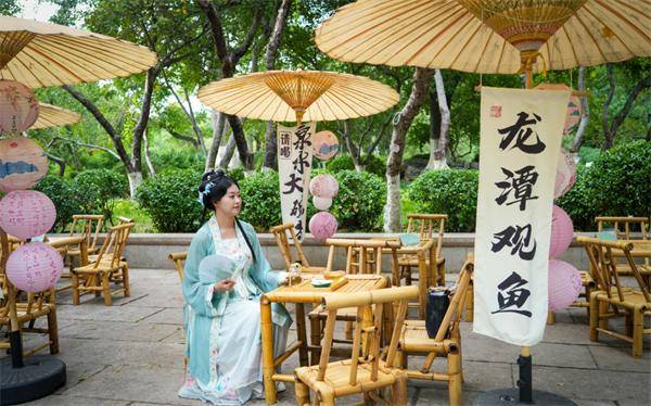 秋色满城 历下有约丨雨润泉城，双节同庆，天下第一泉邀您共赏烟雨诗画