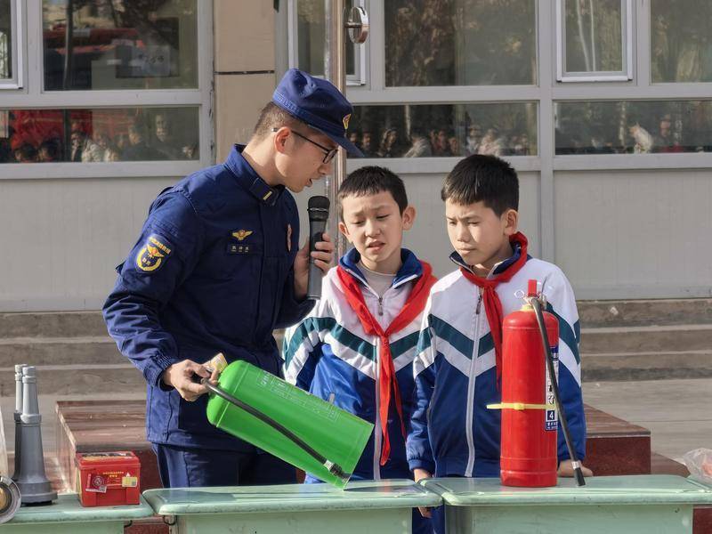 麦盖提县：消防安全教育进校园 筑牢平安校园“防火墙”